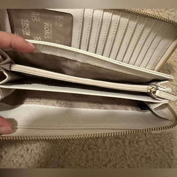 Michael Kors Large Continental Wallet - Picture 2 of 4